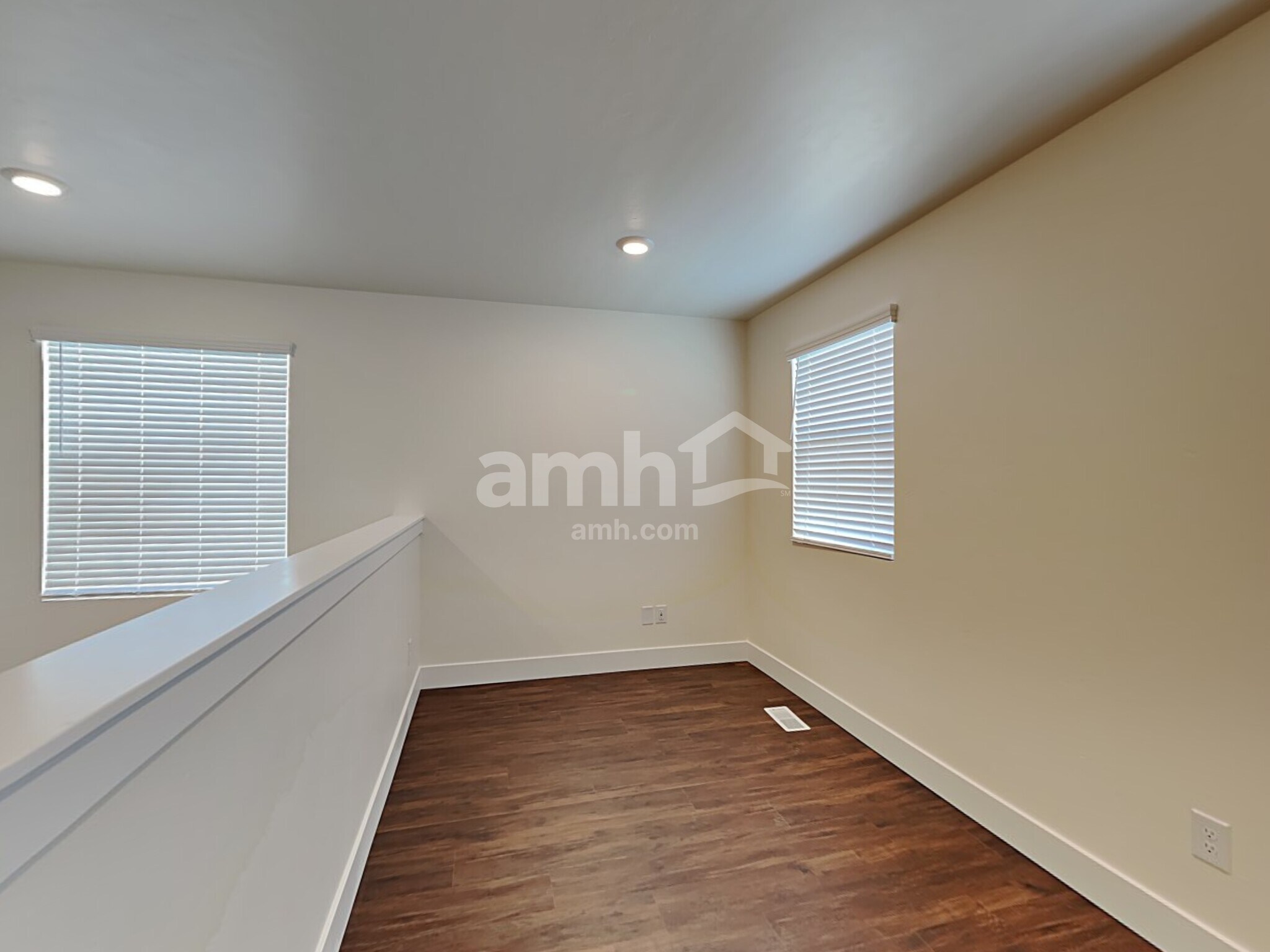 Building Photo - 1113 Moorside Ave