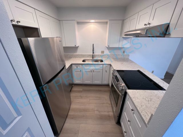 Building Photo - Charming 2-Bedroom Rental in Prime Oregon City Location!