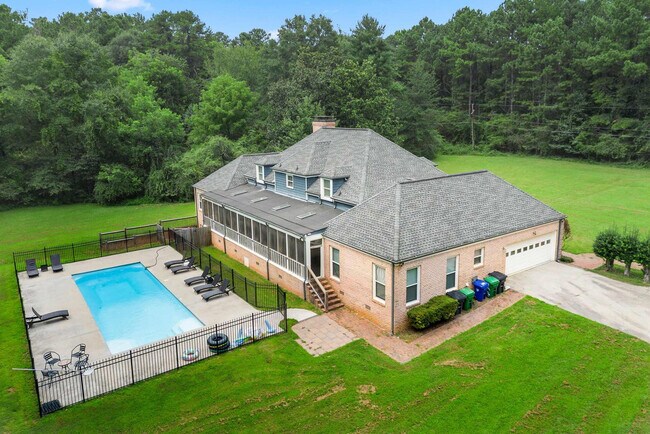 Building Photo - 6043 Giles Rd