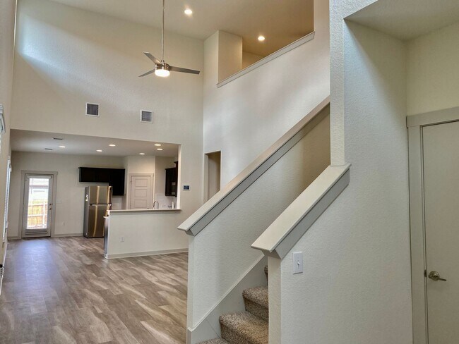 Building Photo - Beautiful 3bed/2.5bath in Northeast Austin!!