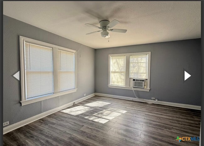 Building Photo - 1003 E Sabine St