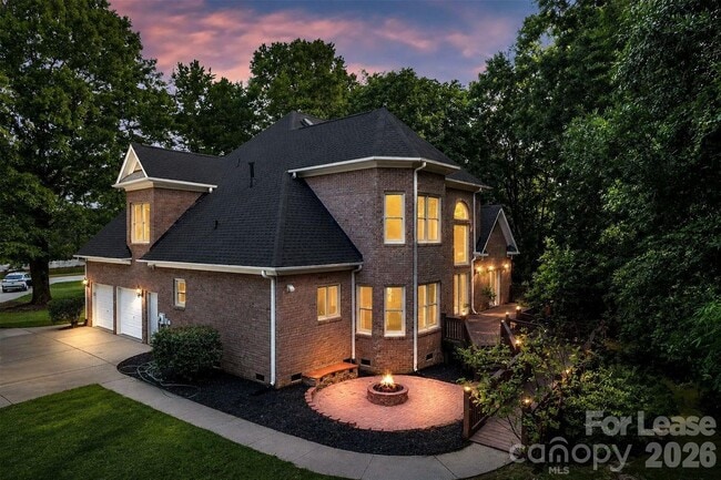 Building Photo - 3011 McKee Rd