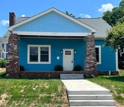 Building Photo - 6 Bedroom in Fort Sanders w/ Ensuite Bathr...