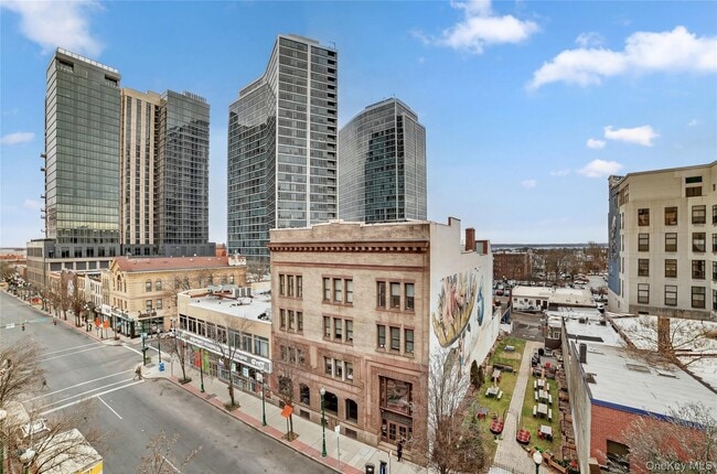 Building Photo - 543 Main St