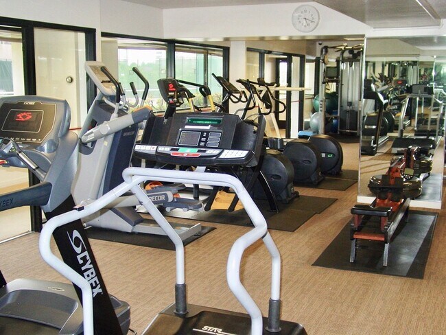 Building Photo - 1BD/1BATH Condo Available in Pacific Park Plaza