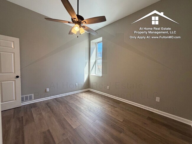 Building Photo - 13 W 5th St