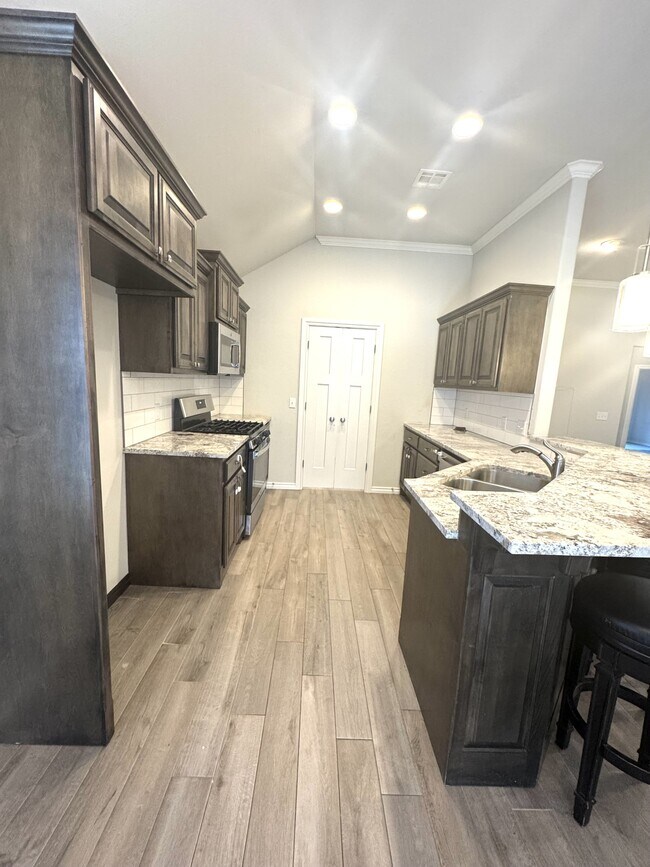 Building Photo - 9009 Yassir Blvd