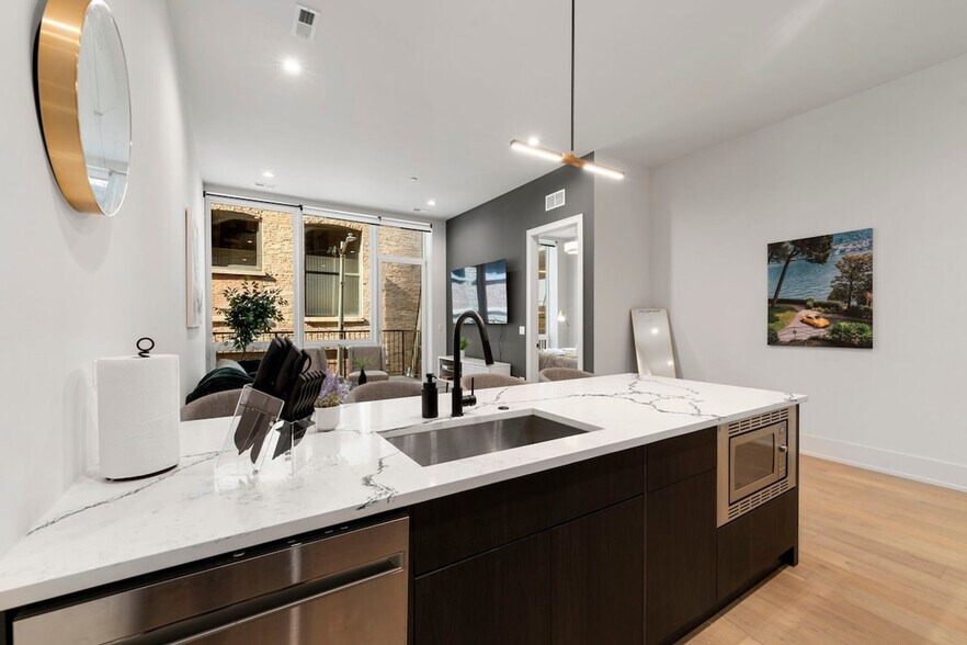 Building Photo - 318 W Grand Ave