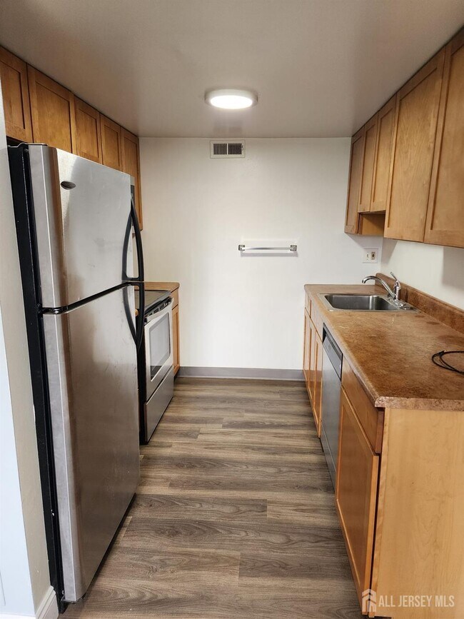 Building Photo - 356 Ridge Rd