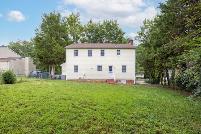 Building Photo - Beautifully Renovated 4-Bedroom Home in Ch...