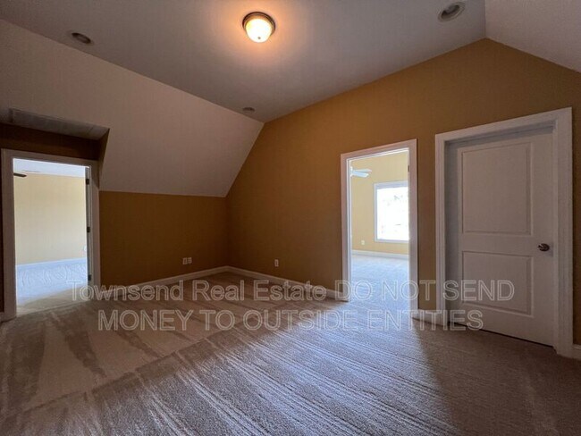 Building Photo - 2210 Westdale Dr