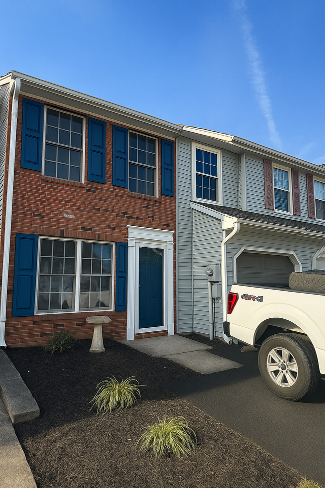 Building Photo - 350 Village Walk Dr