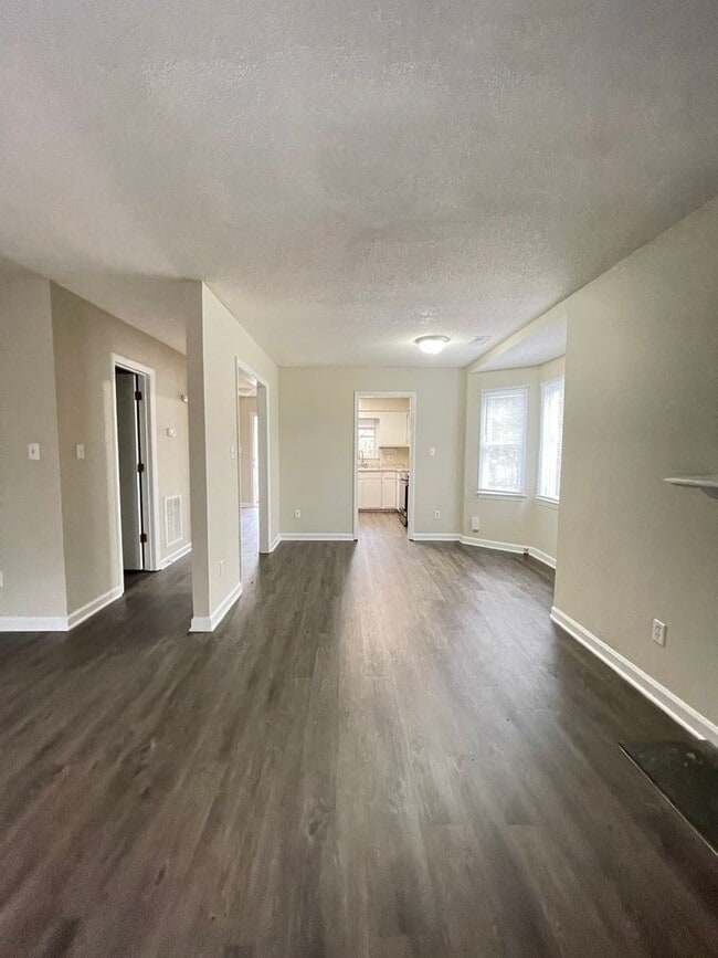 Building Photo - APPLICATION PENDING: 720-A Powell Drive ~Newly Renovated~ End Unit ~ Convenient to Powell Drive P...