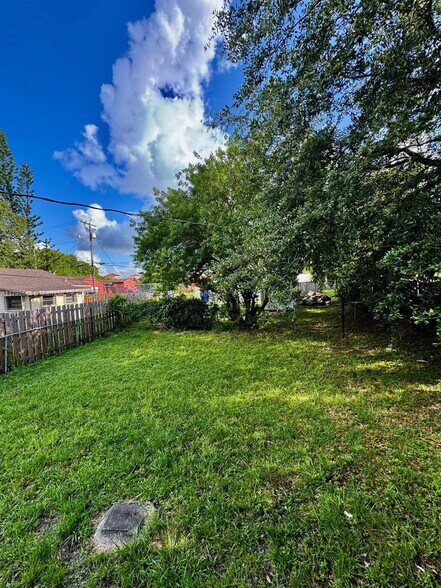 Building Photo - 1721 Roosevelt St