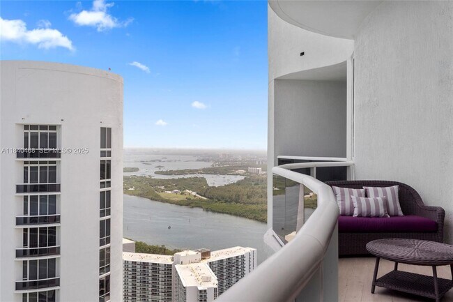 Building Photo - 16001 Collins Ave