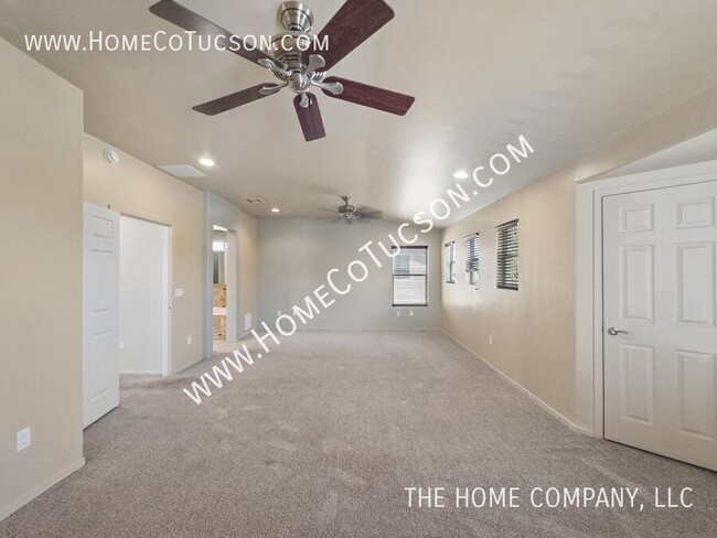 Building Photo - 5749 E Bellow Ln