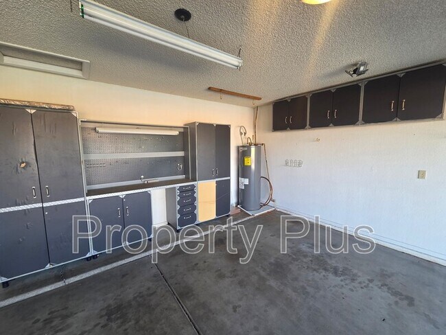 Building Photo - 3009 E Utopia Rd