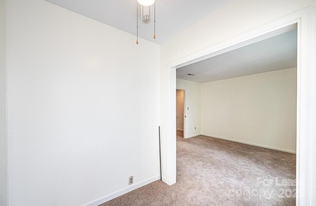 Building Photo - 617 College Ave SW