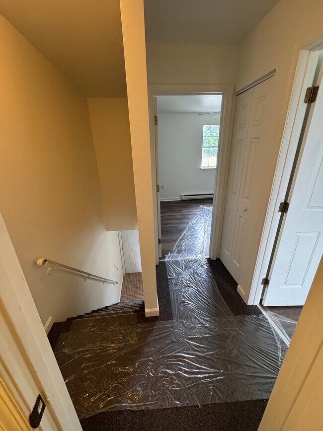 Building Photo - 1627 Blue Jay Dr