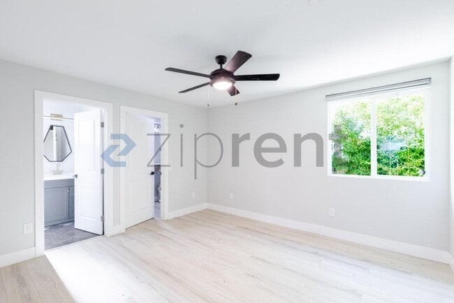 Building Photo - Unit