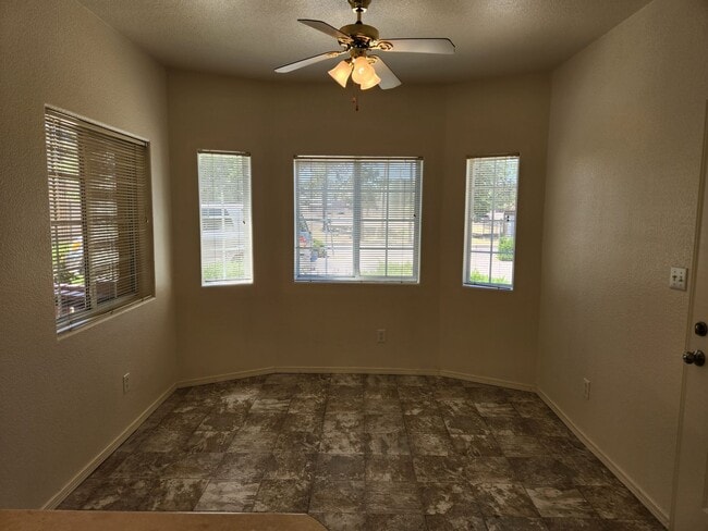 Building Photo - 2 Bed / 1 Bath in 4-Plex