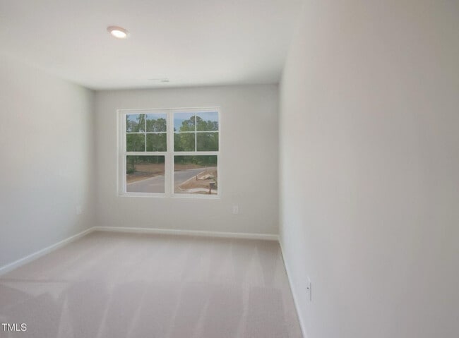 Building Photo - Modern New Townhome | 3 Bed/2.5 Bath | End...