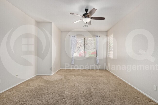 Building Photo - 5930 W Spur Dr