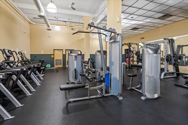 Building Photo - 187 Wayne St