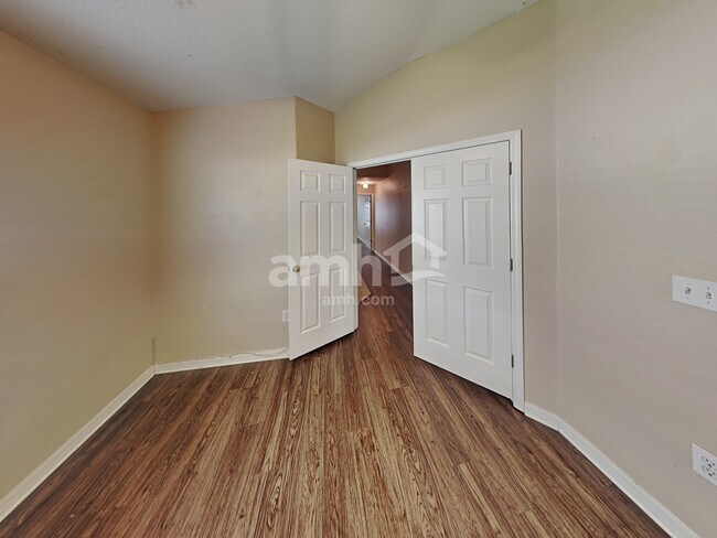 Building Photo - 25815 Crippen Dr