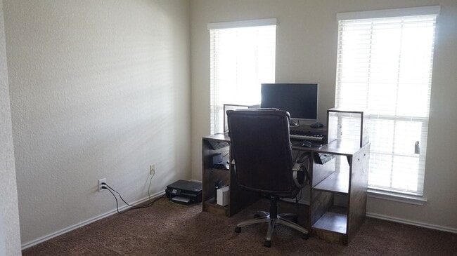 Building Photo - 6302 Cool Creek Dr