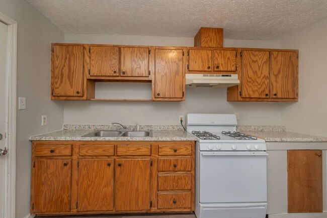 Building Photo - * Section 8 Voucher Welcomed* $1,000 - Just Updated 2 bed/1 bath house for rent Augusta!!!