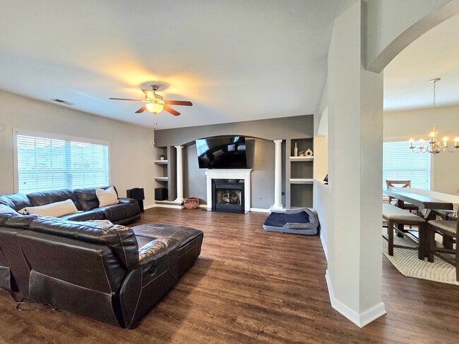 Building Photo - 525 Batty Way