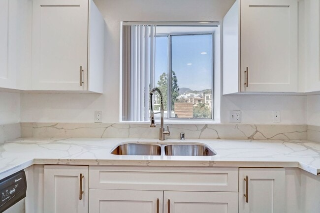Interior Photo - 16070 Sunset Blvd