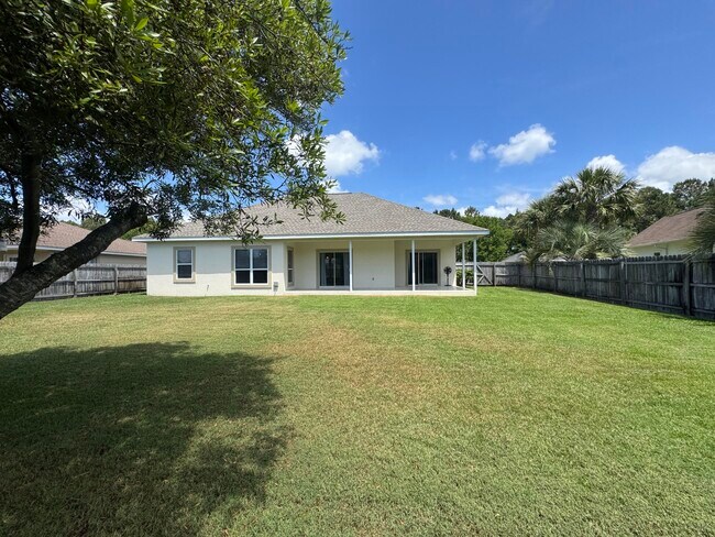 Building Photo - 90 Flamingo Dr