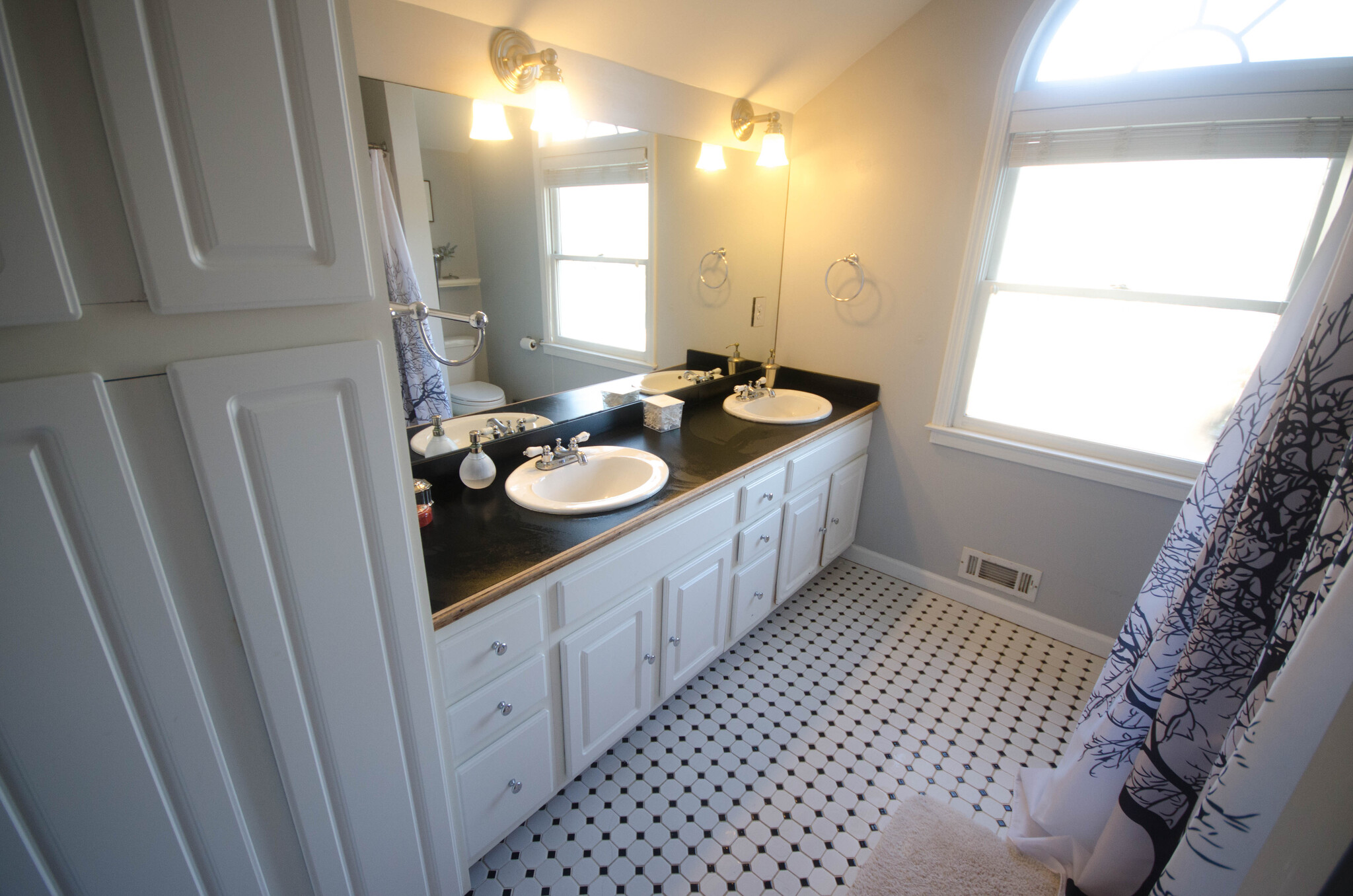 Master bathroom - 121 Brower Street