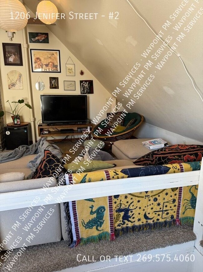 Building Photo - 1206 Jenifer St