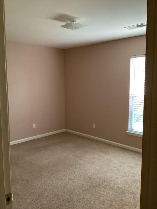 Building Photo - 116 Rosecliff Cir