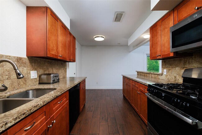 Building Photo - 12826 Hill Dr