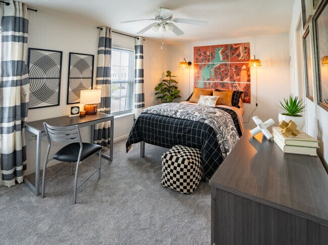 Building Photo - 1051 Southern Dr