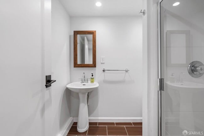 Building Photo - 112 Baden St