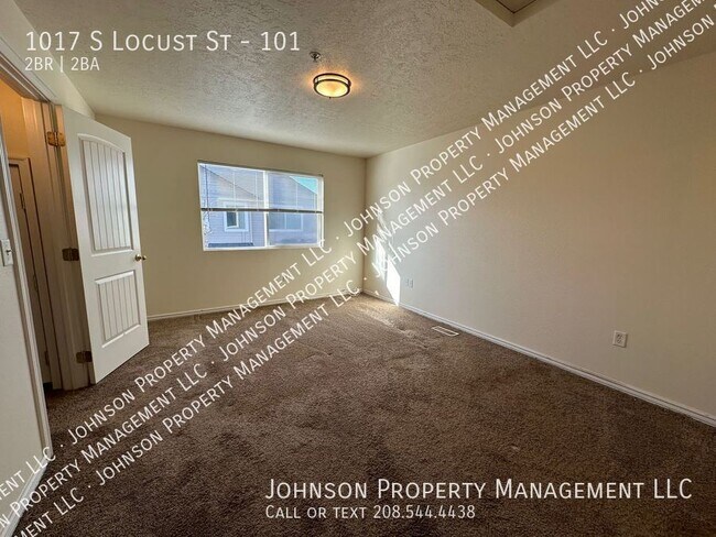 Building Photo - 1017 S Locust St