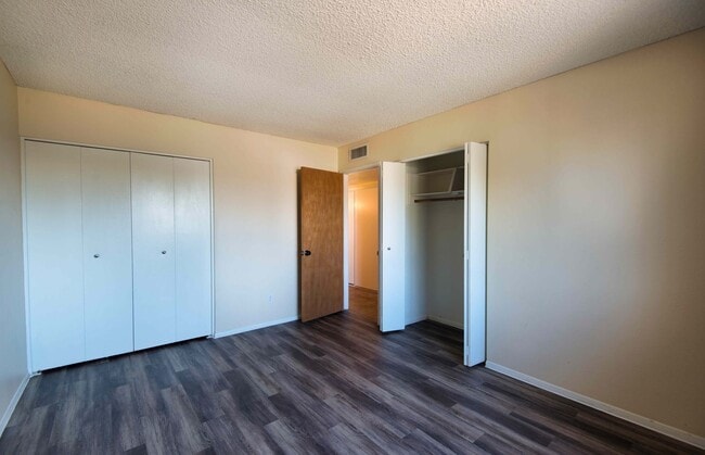 Building Photo - Charming 5-Bedroom Pool Home in Prime Tempe Location