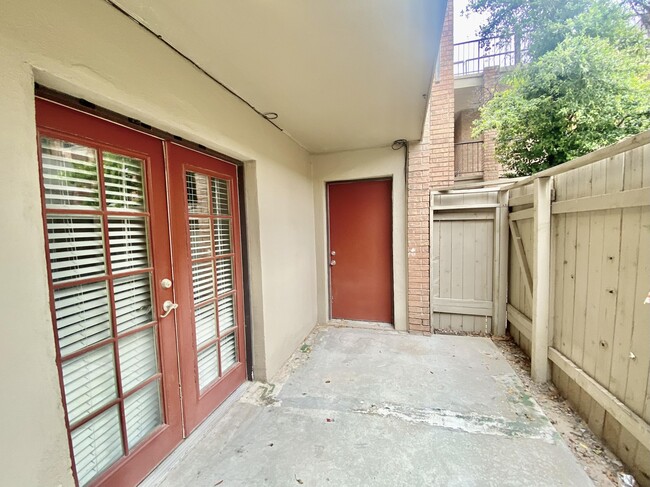 Building Photo - 4433 N Stanton St