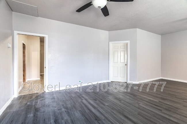 Building Photo - 3402 W Travis St