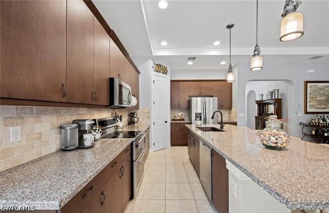 Building Photo - 9244 Glenforest Dr