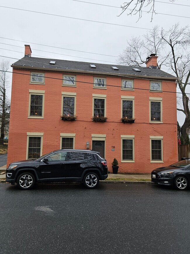 Building Photo - 718 N Stokes St