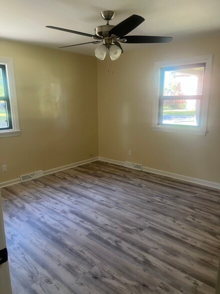 Building Photo - 5021 Forest Park Pl