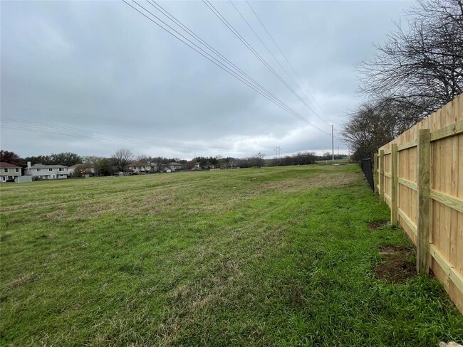 Building Photo - 14828 Single Trce