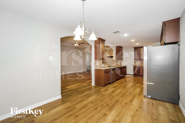 Building Photo - 146 Springtree St