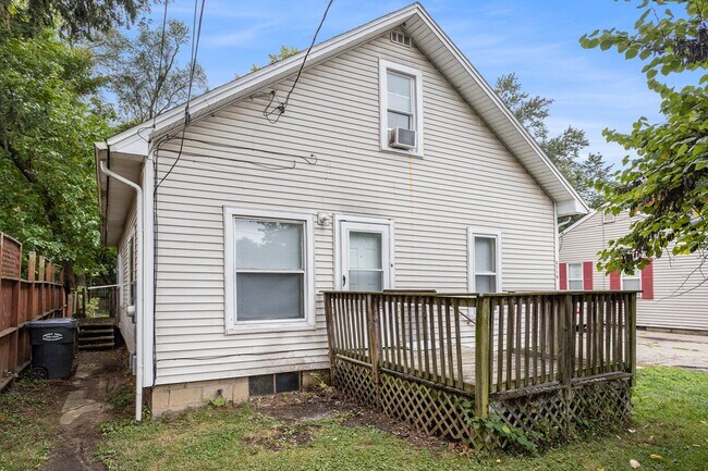 Building Photo - $799-Stylish 1-Bed/1-Bath Apartment with a Fresh Makeover!